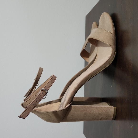 Shoes - Picture 2 of 4